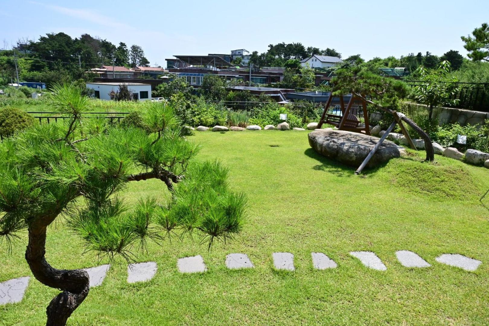 ホテル Goseung Luceluna Pension 固城郡 エクステリア 写真